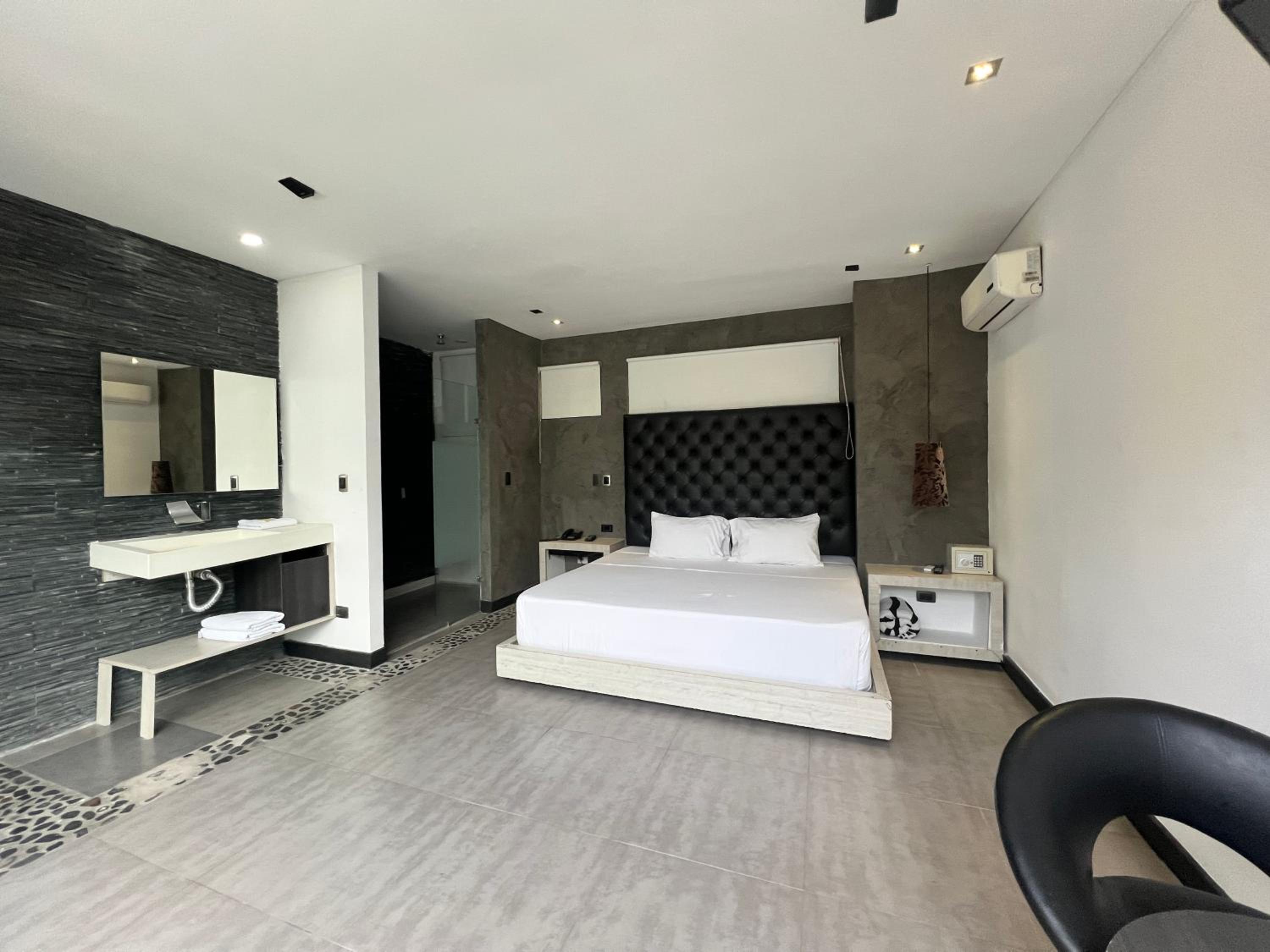 Large Double Room photo 3