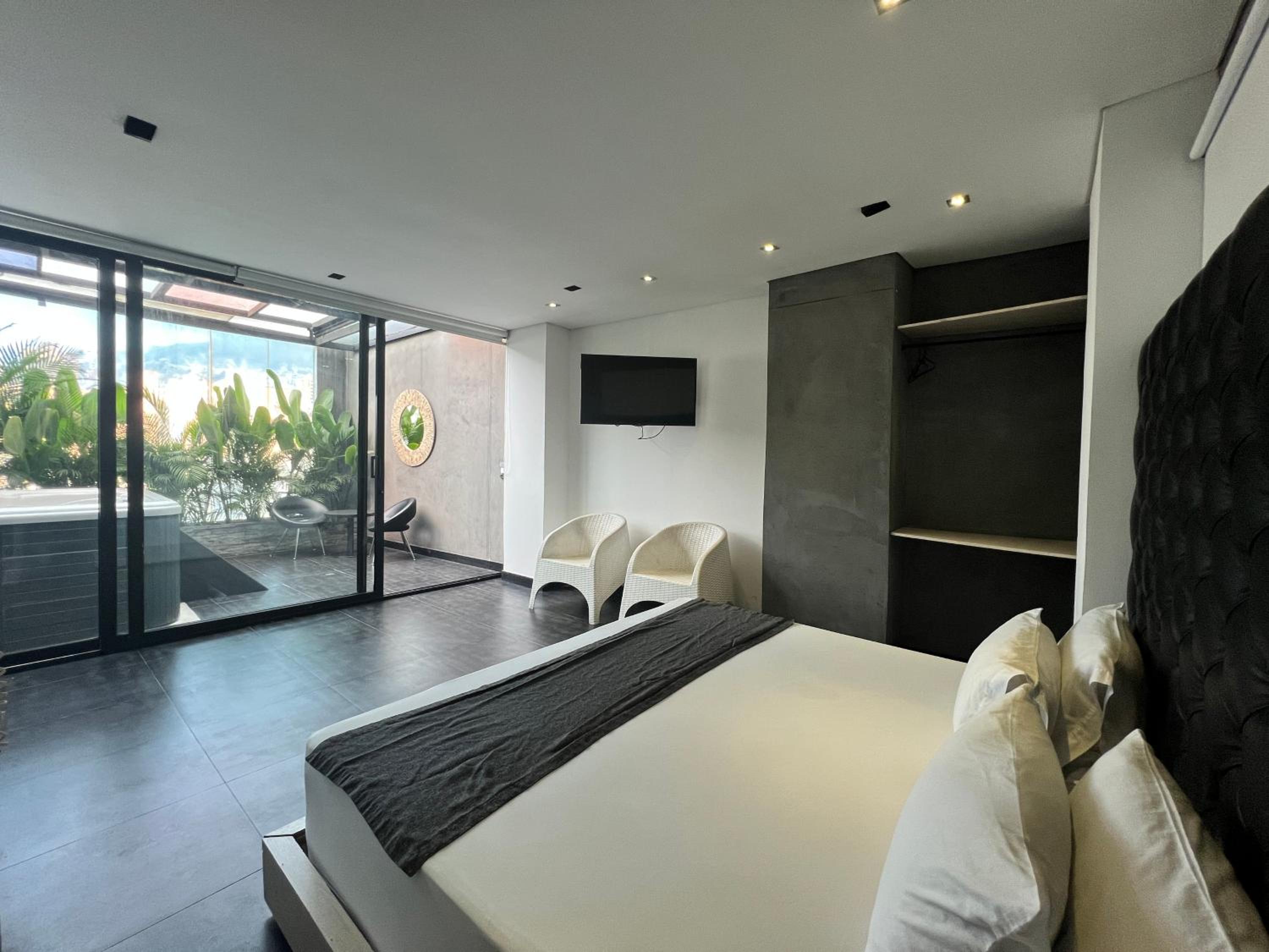 Large Double Room photo 1