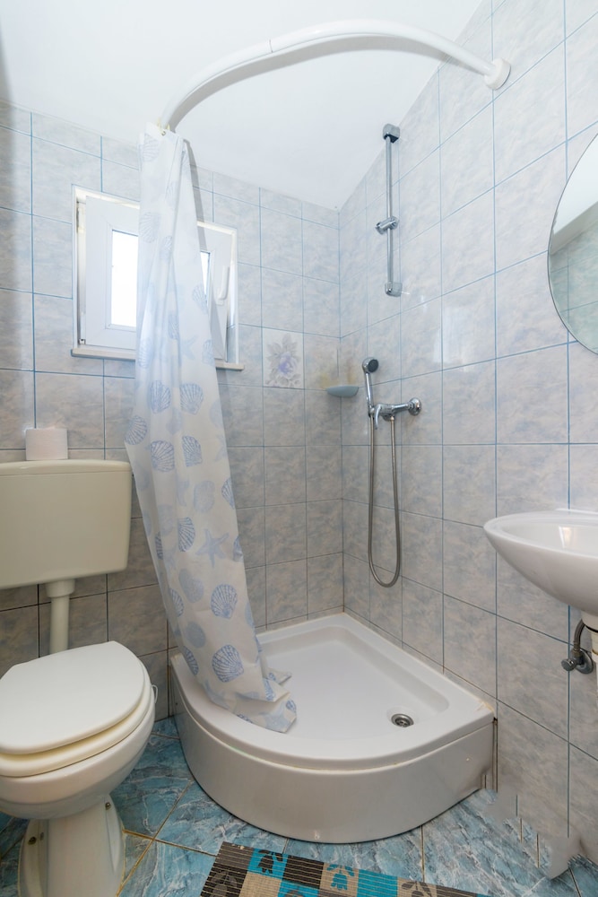 Room (S2) photo 2