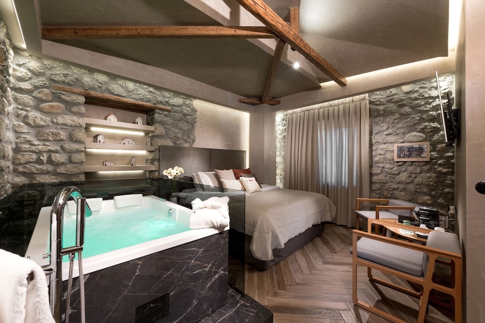 The Stone Room with Hot Tub photo 1