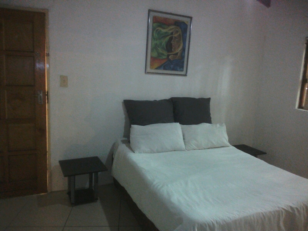 Standard Single Room, Multiple Beds, Accessible, Non Smoking photo 3