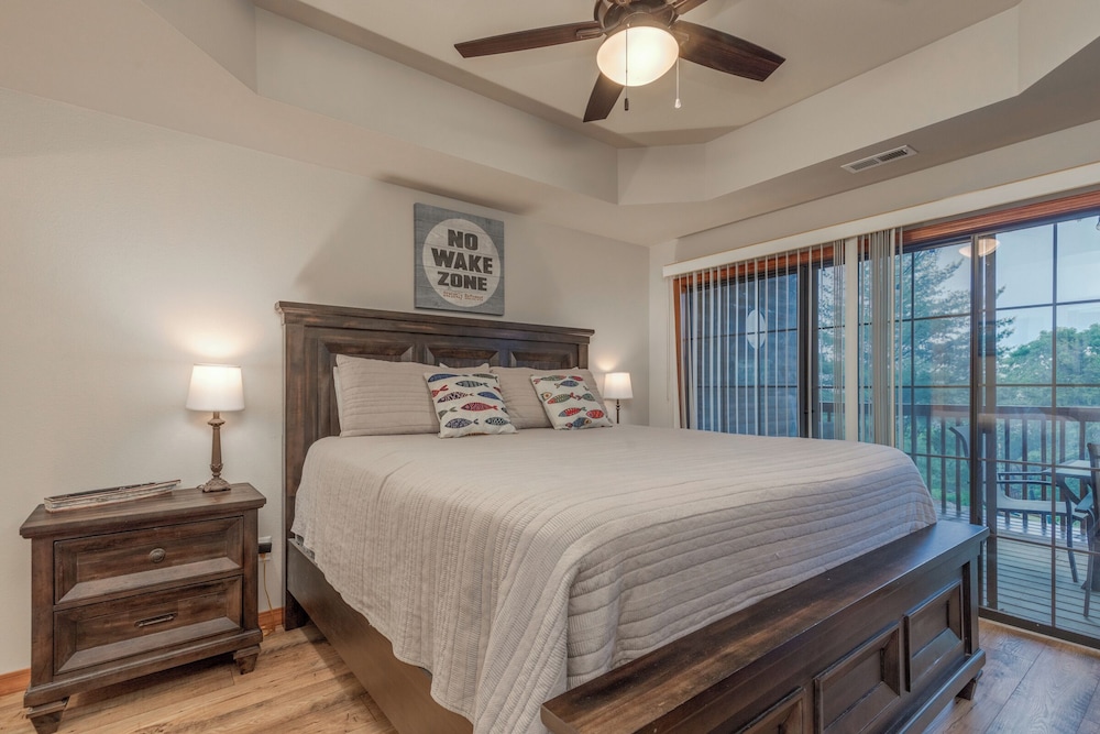 Deluxe Condo, 1 Bedroom photo 2