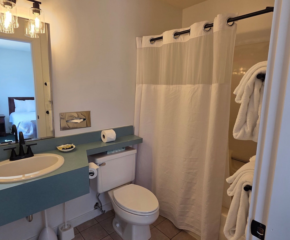 Superior Efficiency, 2 Queen Beds photo 2