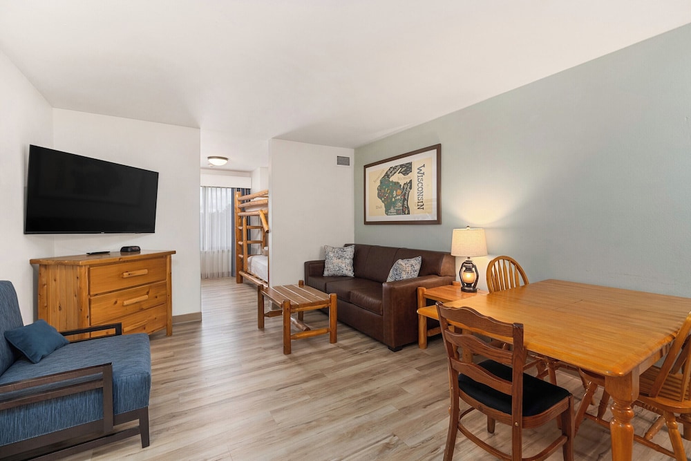 Suite, Multiple Beds, Non Smoking (Efficiency) photo 2