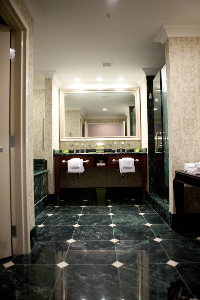 Suite (Boutique Proprietors) photo 3
