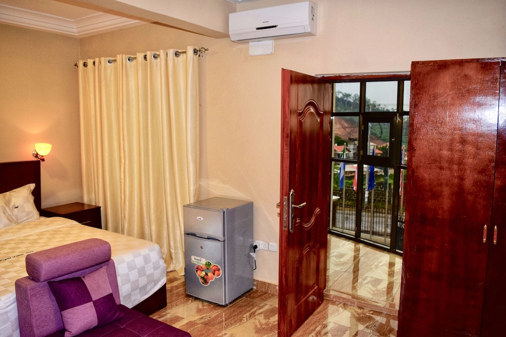 Deluxe Single Room, 1 King Bed photo 3
