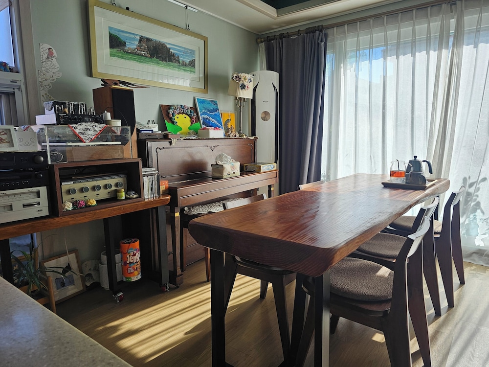 Family Room photo 1