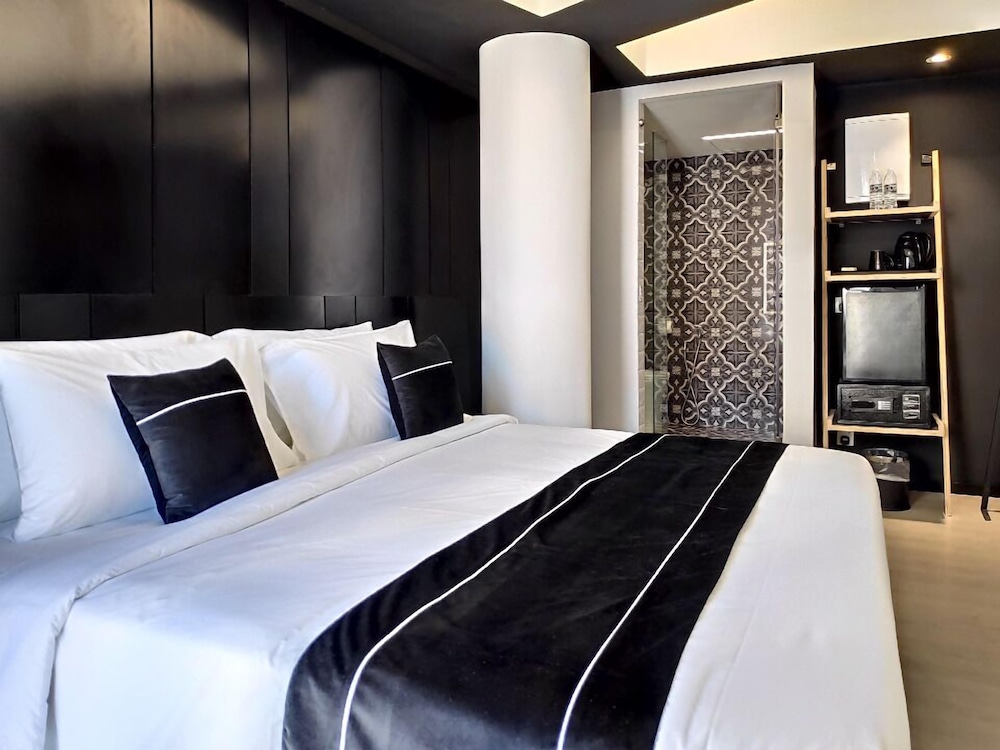 Cyan Premier (1 Queen or 2 Single Beds) - Photo 3