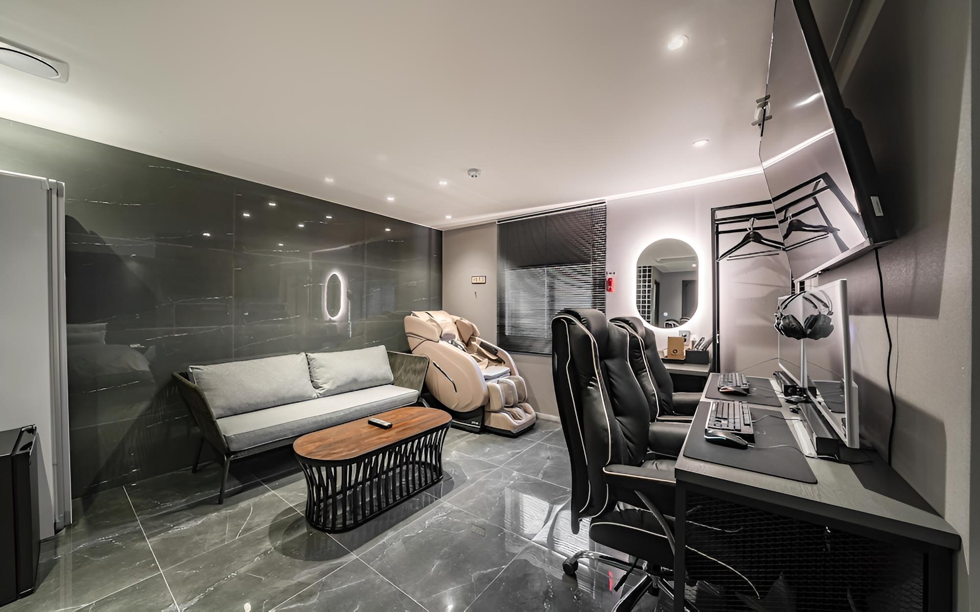 Room (Signature Suite - High specification )
