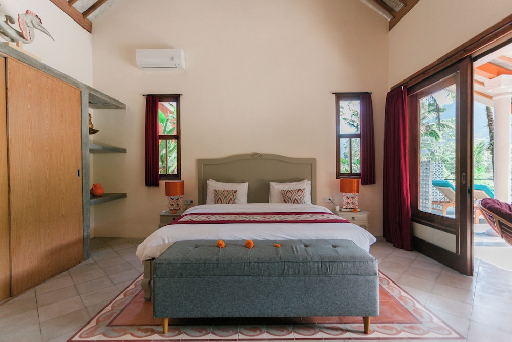 Superior Villa, River View photo 3