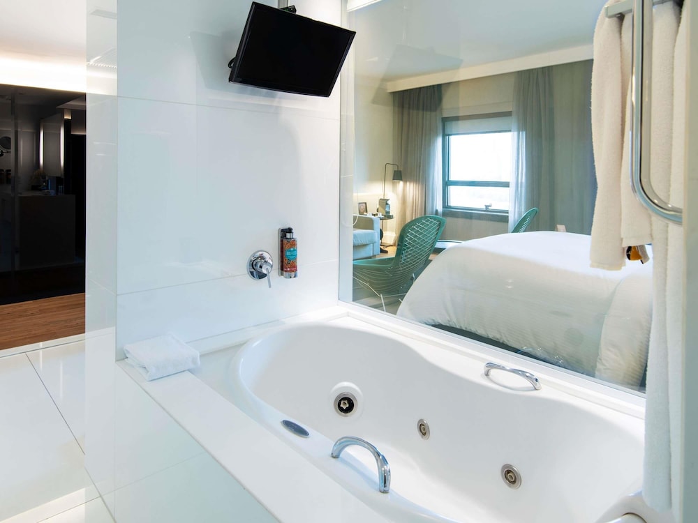 Executive Suite, 1 Queen Bed, Park View thumbnail 6