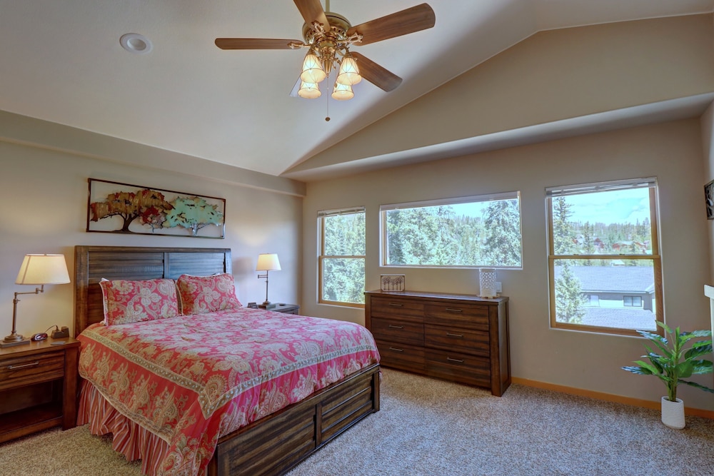 Townhome, 6 Bedrooms