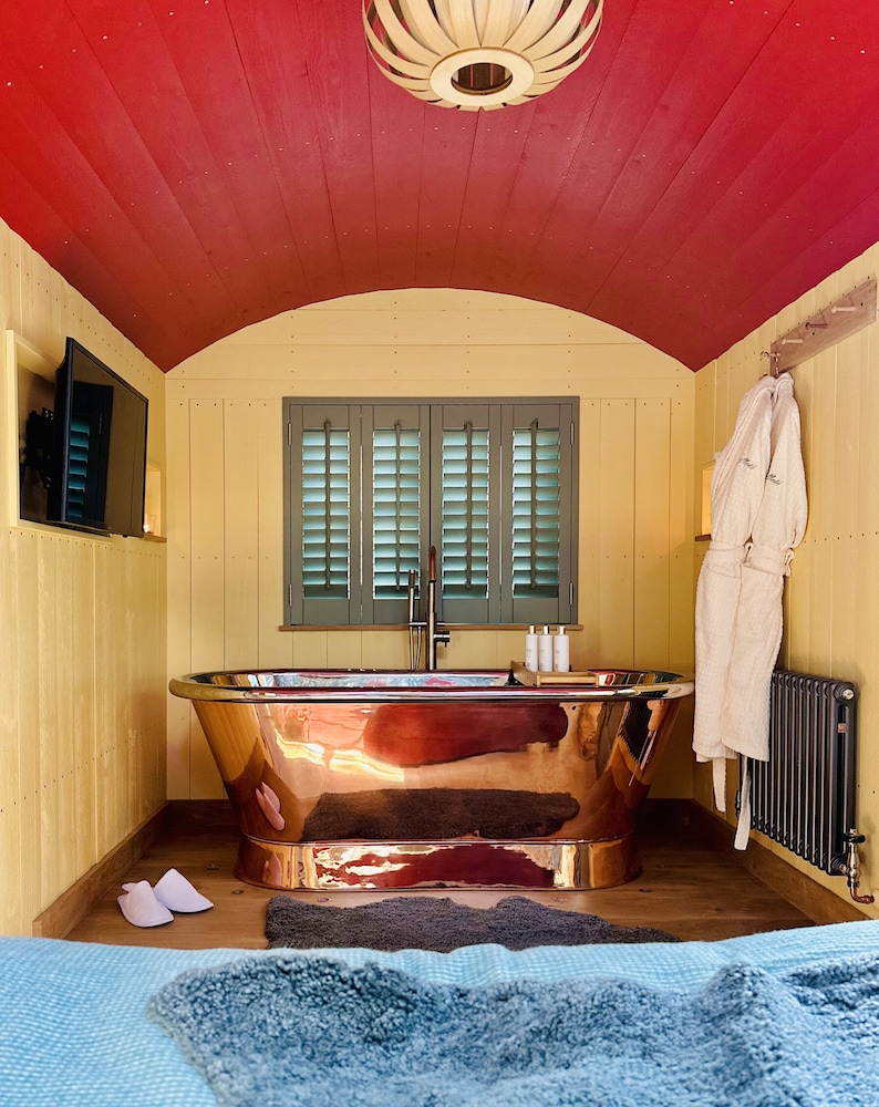 Suite (Couples Woodland, Luxury Shepherd Hut) - Photo 5