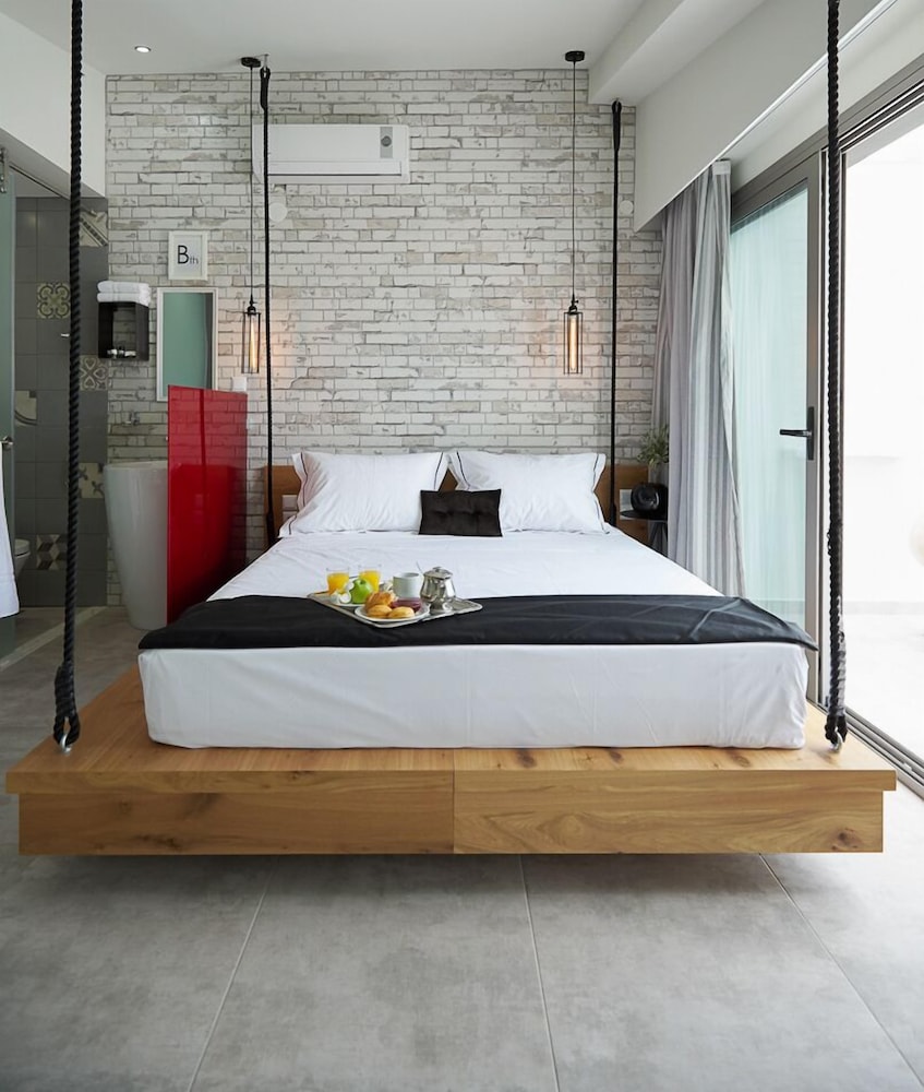 Studio (3 Adults)
