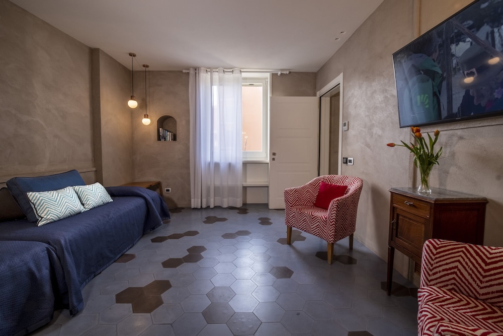 Exclusive Suite - Photo 2