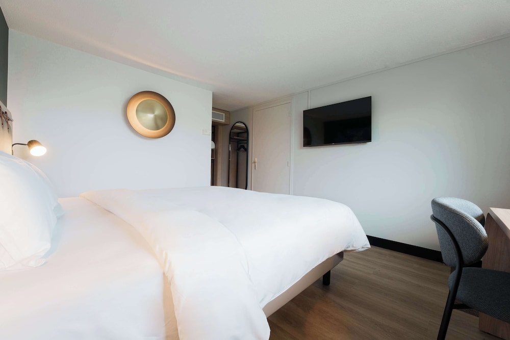 Standard Room, Multiple Beds - Photo 4
