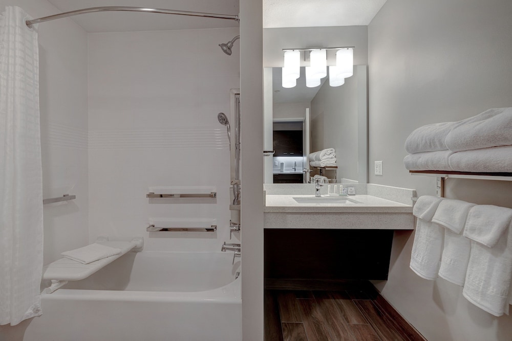 Suite, 1 Bedroom - Photo 8
