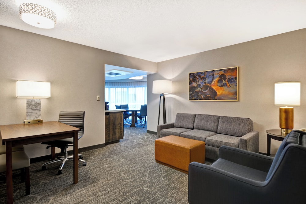 Corner Suite, 1 King bed w/ shower and sleeper Sofa - Photo 3