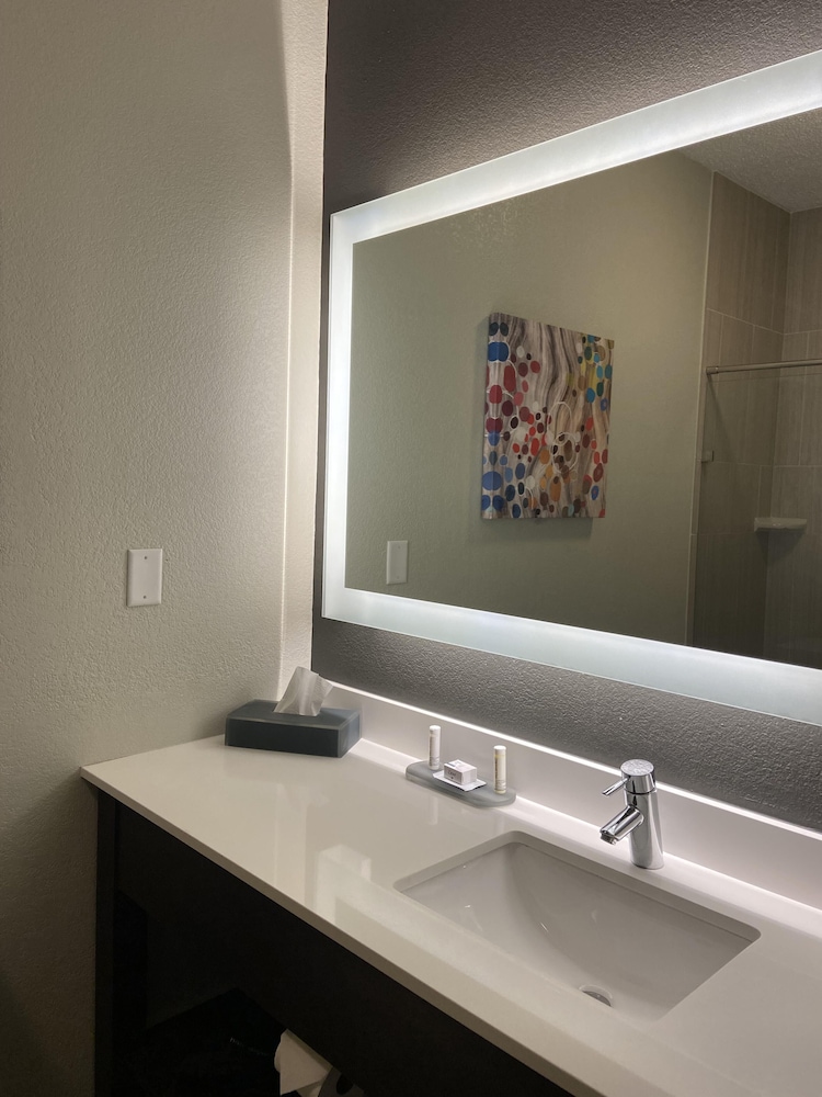 Deluxe Room, 1 King Bed, Non Smoking (Deluxe Family Room) - Photo 2
