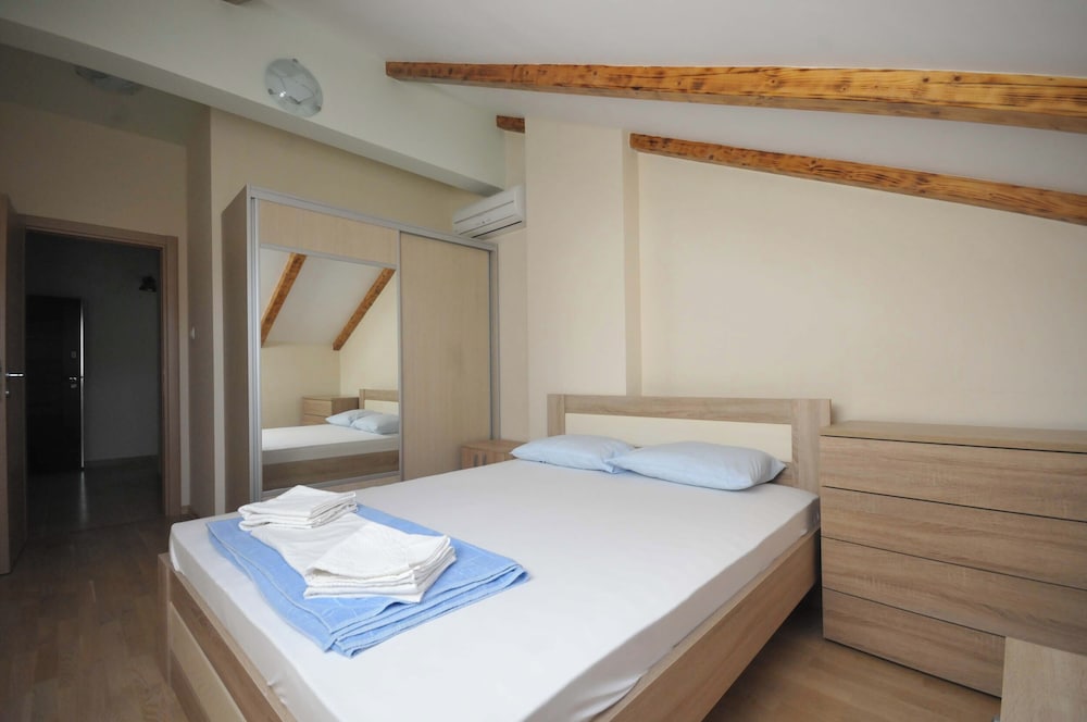 Deluxe Apartment, 3 Bedrooms (A4)