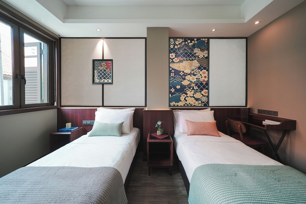 Premier Twin Room photo 2