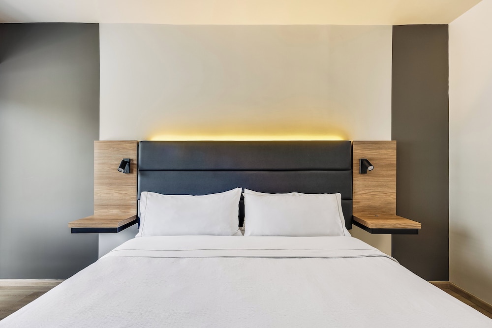 Executive Room - Photo 1