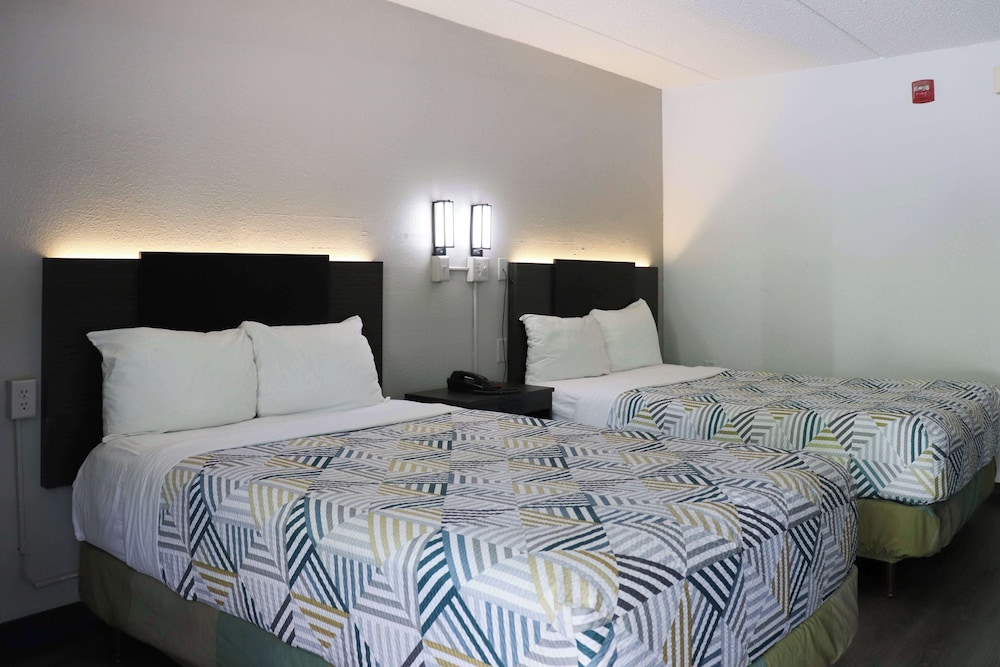 Standard Room, 2 Double Beds, Non Smoking - Photo 3