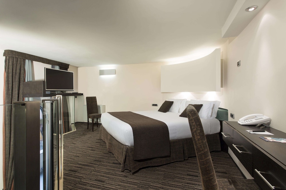 Junior Suite, 1 King Bed - Photo 2