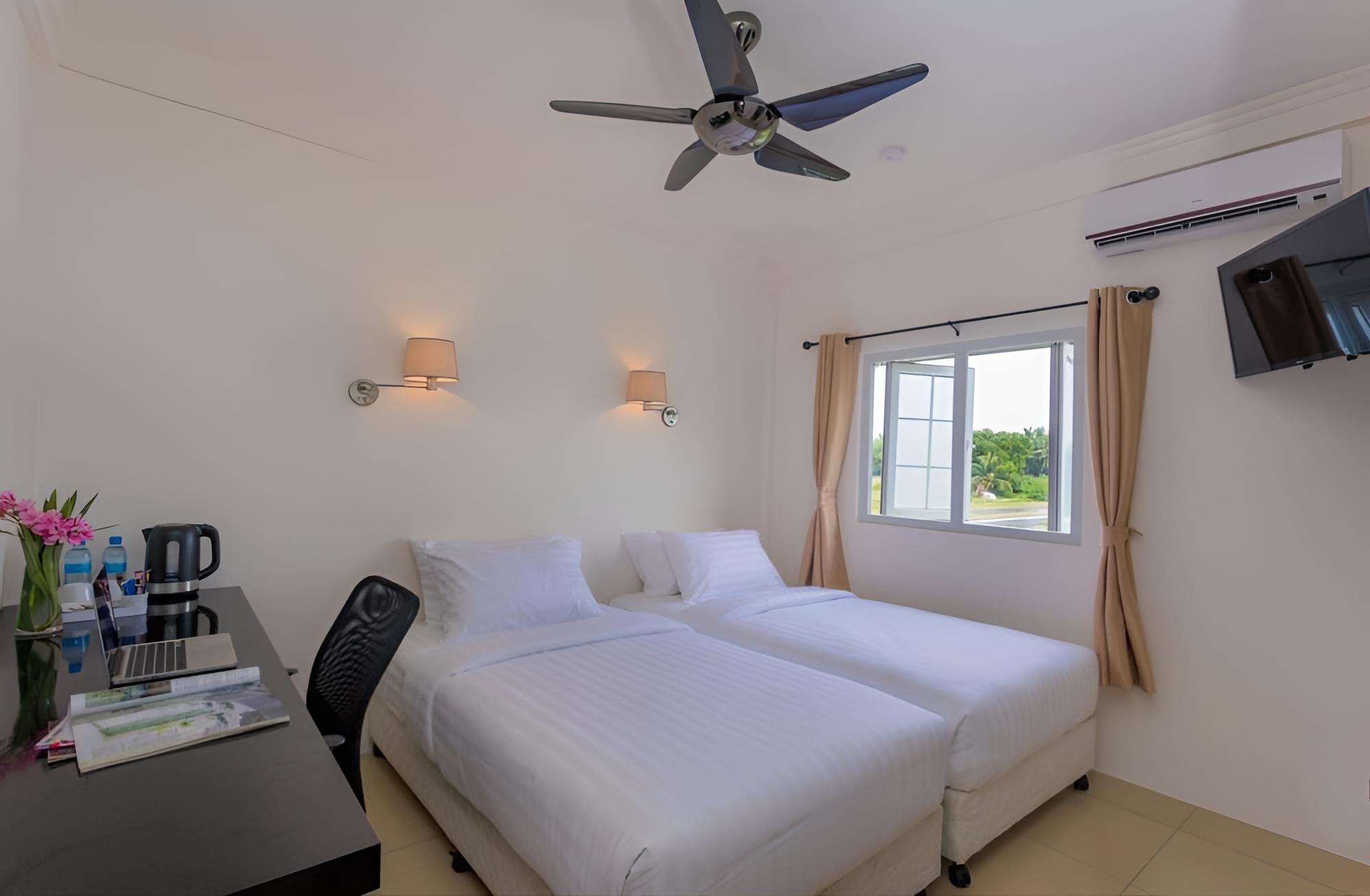 Deluxe Twin Room, 1 King Bed photo 1