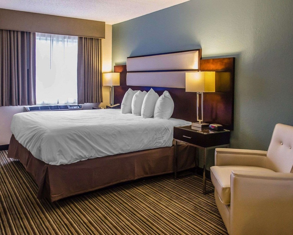 Room, Multiple Beds, Non Smoking - Photo 6