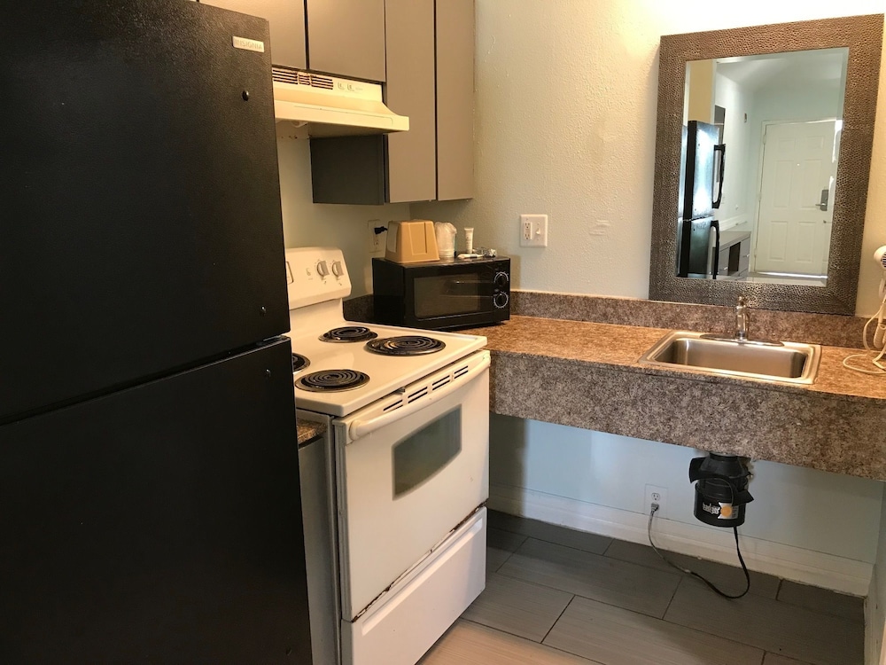 Standard Room, 2 Queen Beds, Smoking, Kitchenette photo 3
