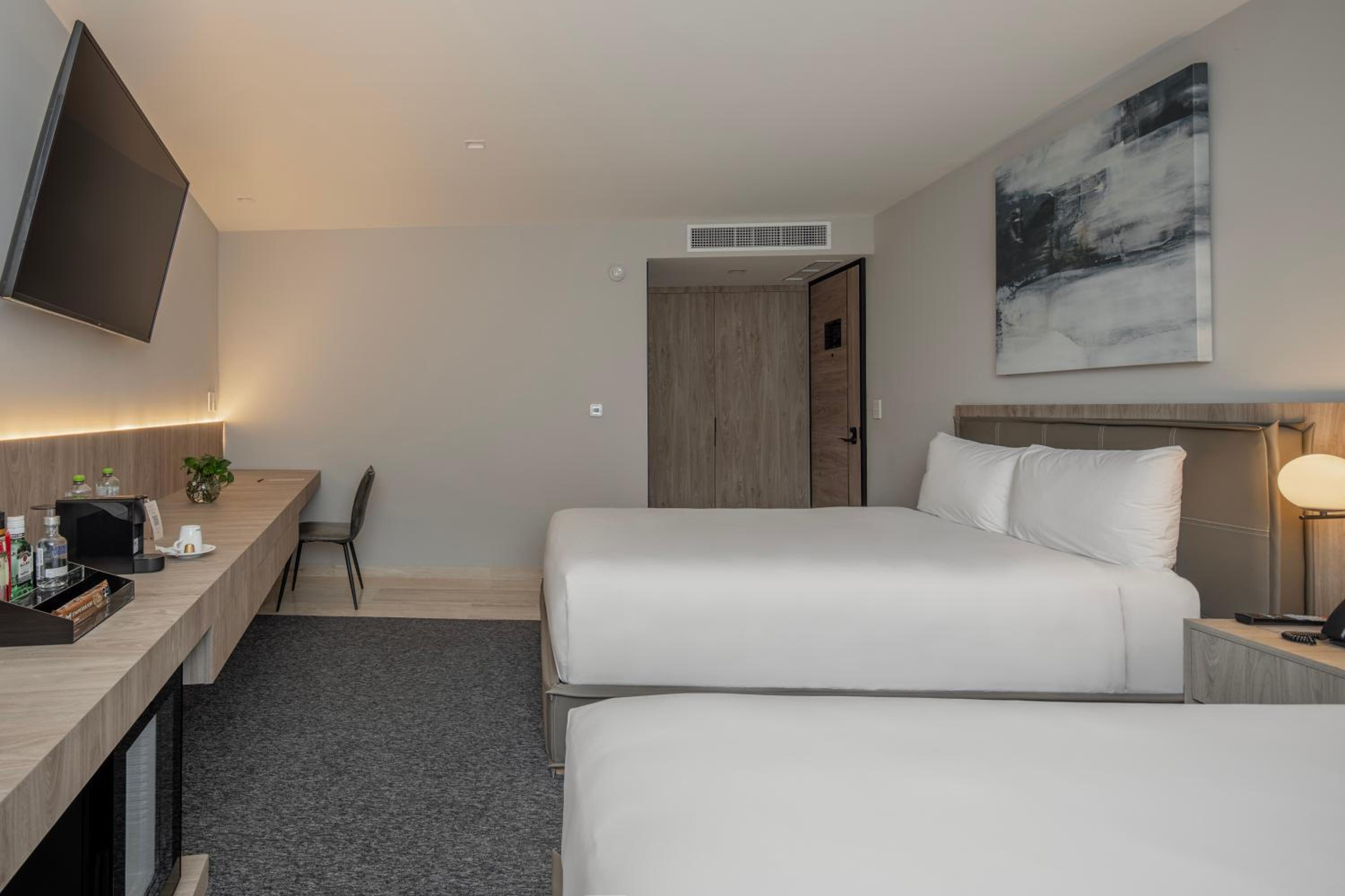 Deluxe Double Room with Two Double Beds - Photo 3