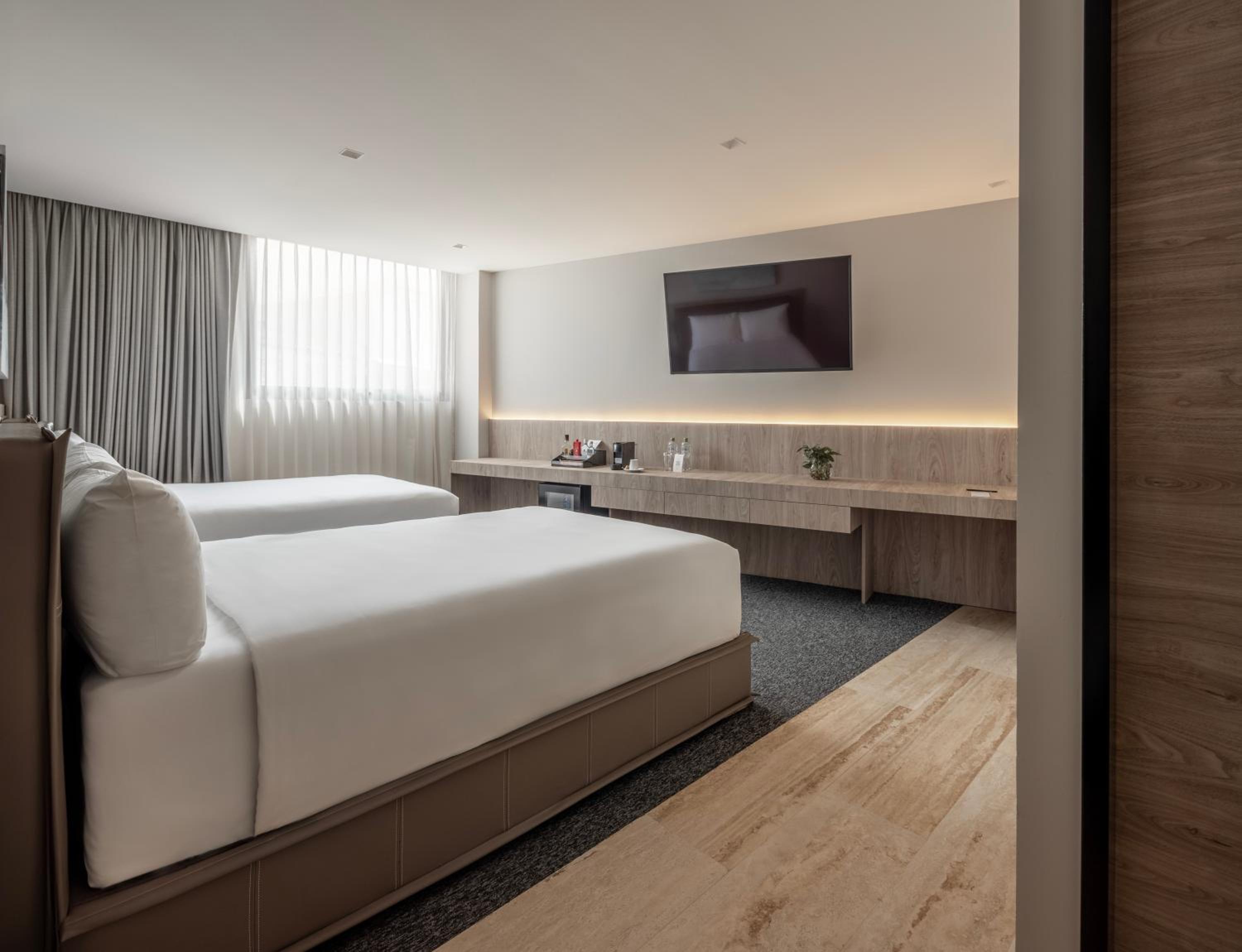 Deluxe Double Room with Two Double Beds - Photo 7