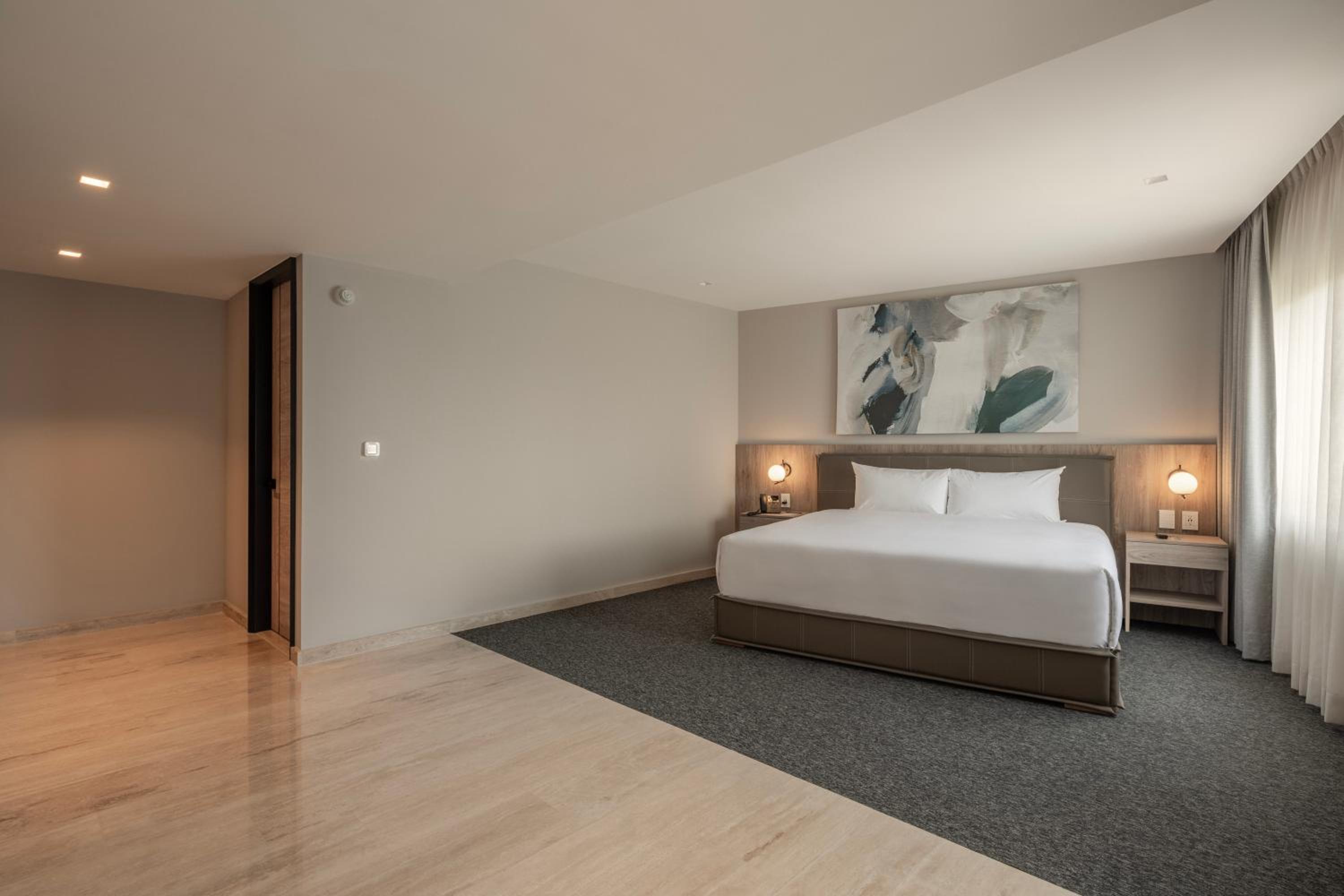 Deluxe Queen Room - Photo 7
