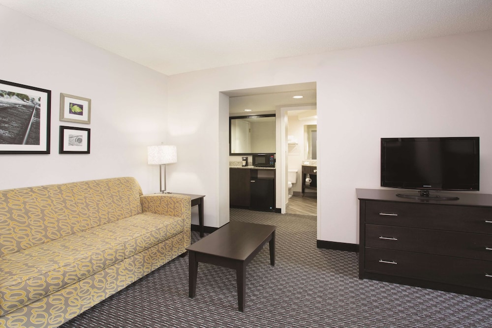 Suite, 1 King Bed, Non Smoking - Photo 1