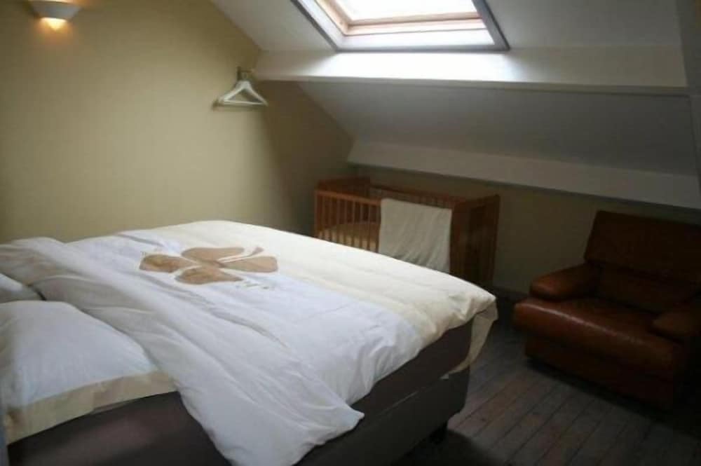 Room (5) photo 3