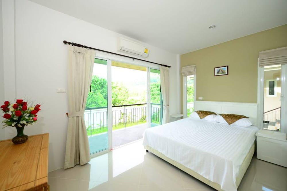 Club Villa photo 2