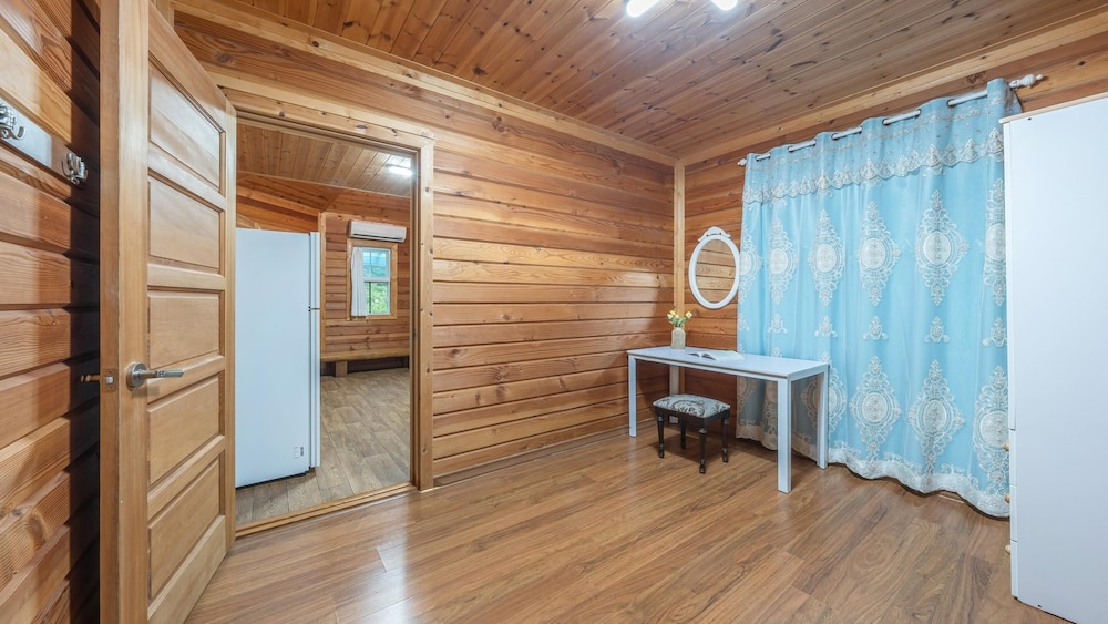 Basic Room, 1 Bedroom (Yellow-2) - Photo 9