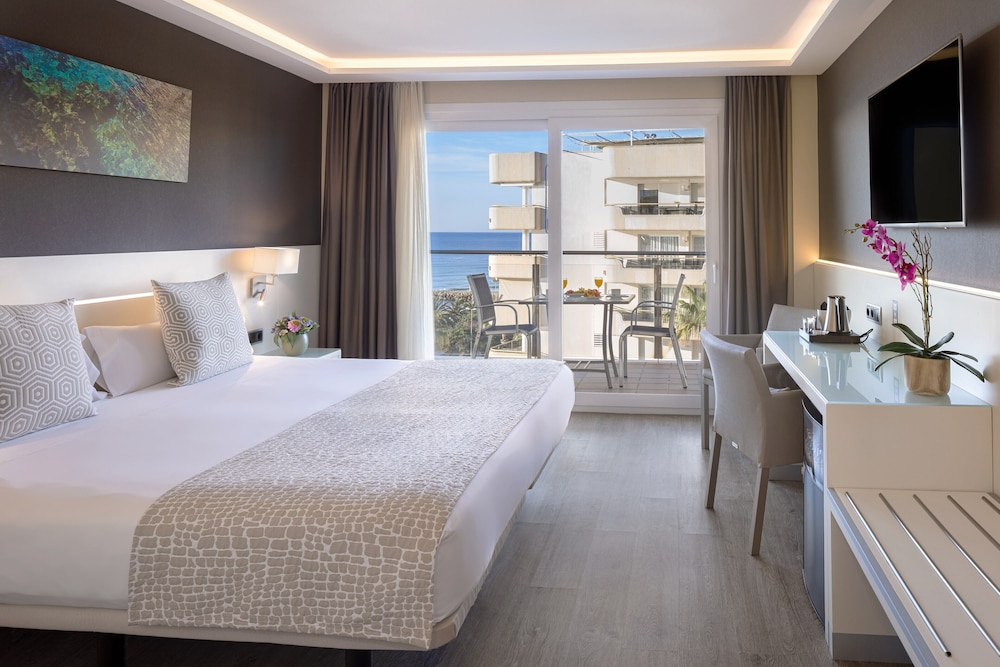 Executive Double Room Single Use, Terrace, Partial Sea View