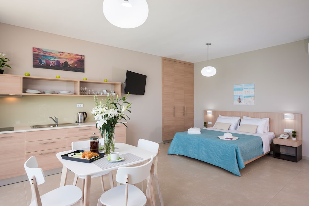 Superior Studio, 1 Queen Bed with Sofa bed, Non Smoking, Sea View