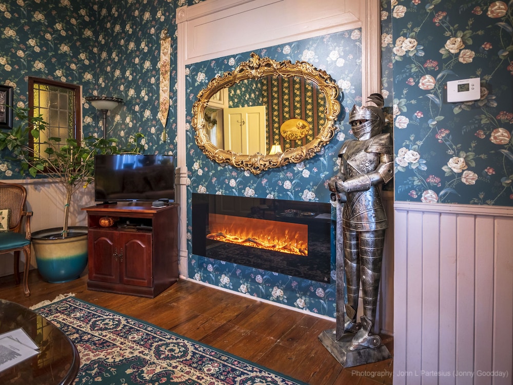 Suite, Private Bathroom (Alfred Lord Tennyson 1880s Cliff Cot.) photo 3