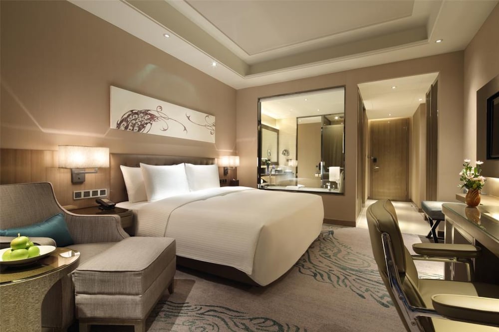 Deluxe King Room photo 1