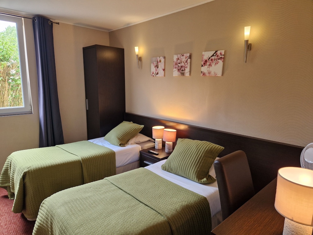 Standard Twin Room photo 2