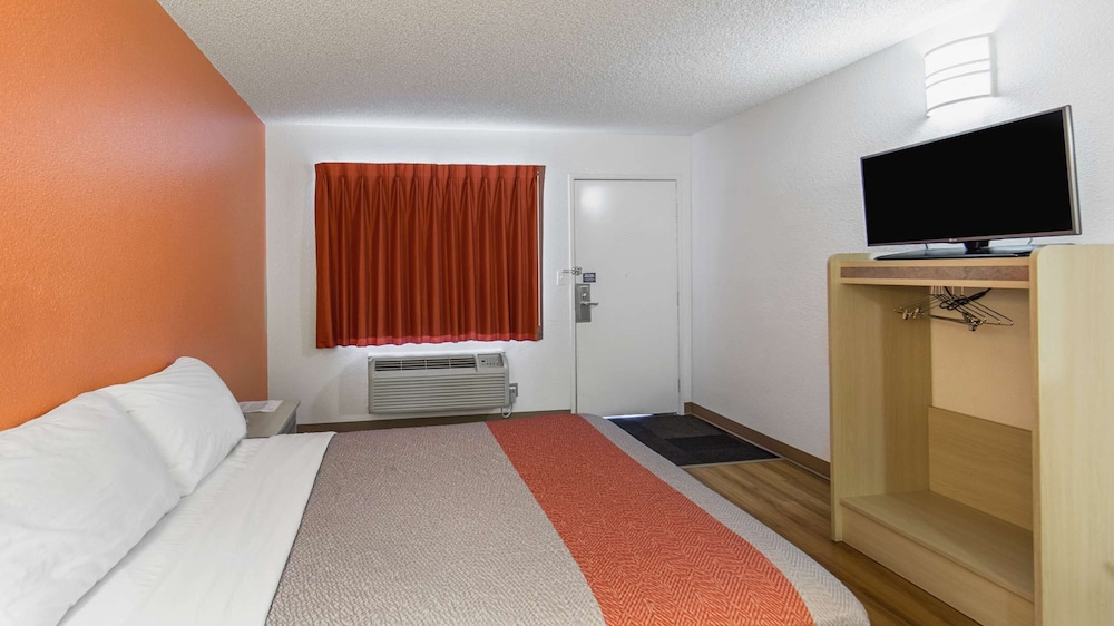 Standard Room, 1 Double Bed, Accessible, Non Smoking photo 3