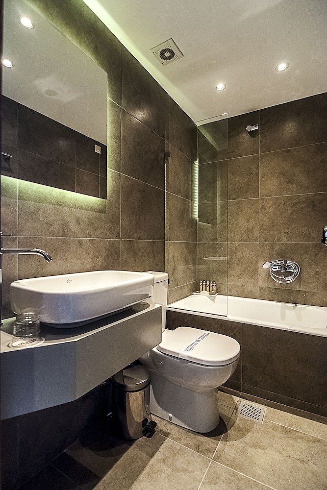Double or Twin Room with Balcony (Panoramic View) - Photo 30