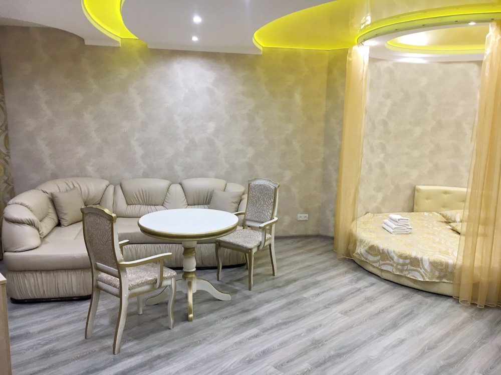 Studio Suite (Mango)