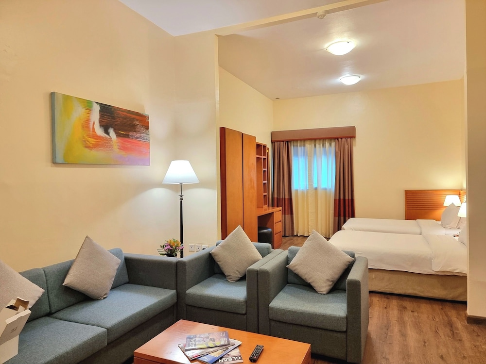 Suite, 1 Twin Bed, Smoking (1 Bedroom) photo 3
