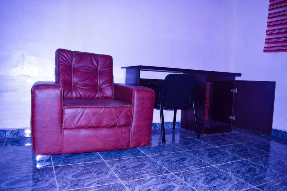 Executive Suite - Photo 2