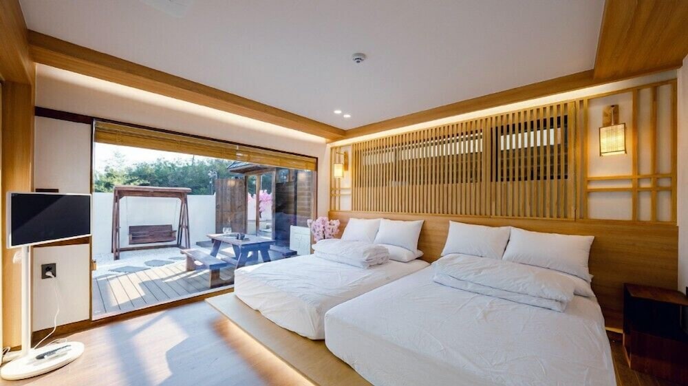 Room (Room C) - Photo 1