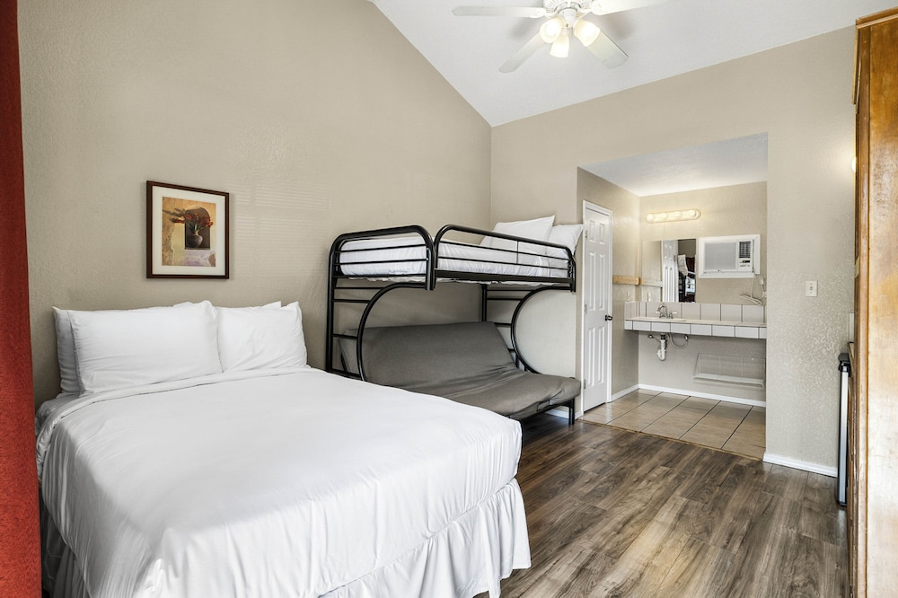 Family Studio Suite photo 1